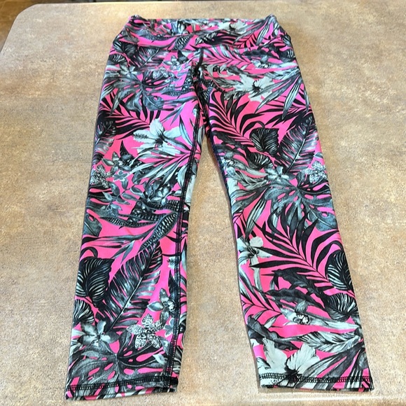 Women’s leggings, unsure of the brand and no size see pictures for measurements - Picture 1 of 5